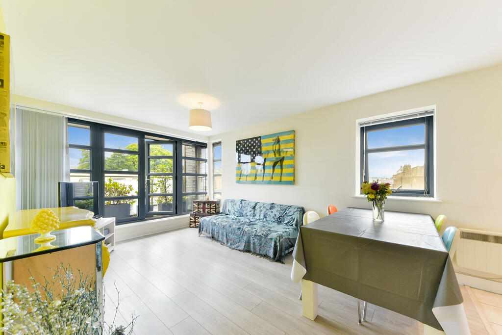 2 bed 1st Floor Flat for rent in Clapham. From Winchester White - Battersea