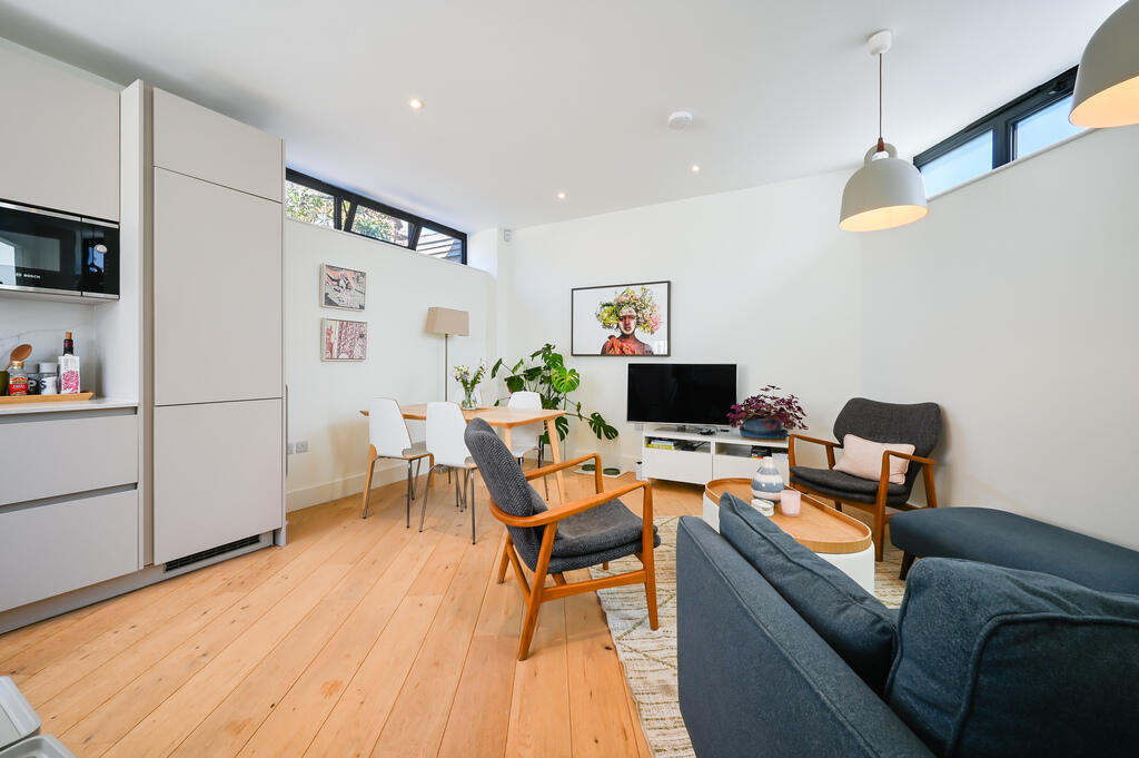 4 bed Detached for rent in Streatham. From Winchester White - Battersea