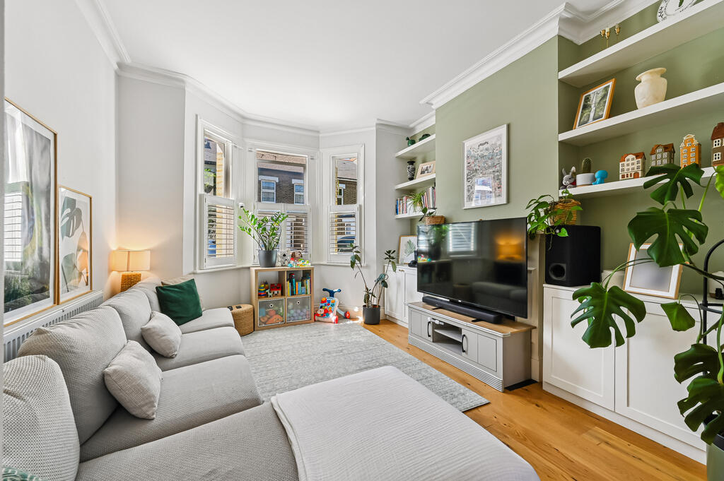 3 bed Detached for rent in Battersea. From Winchester White - Battersea