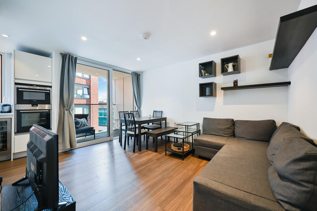 2 bed 1st Floor Flat for rent in Wandsworth. From Winchester White - Battersea