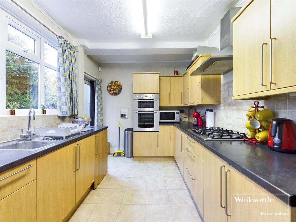 3 bed Semi-Detached House for rent in London. From Winkworth - Kingsbury