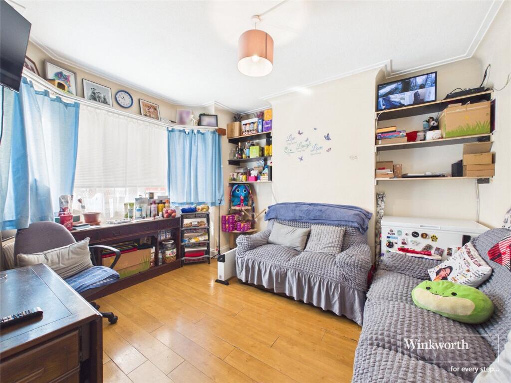 3 bed Apartment for rent in Kenton. From Winkworth - Kingsbury