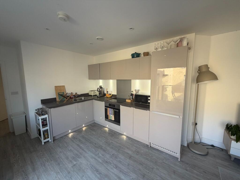 1 bed 1st Floor Flat for rent in Walthamstow. From Wonderlease 1 bed 1st Floor Flat for rent in Walthamstow. From Wonderlease