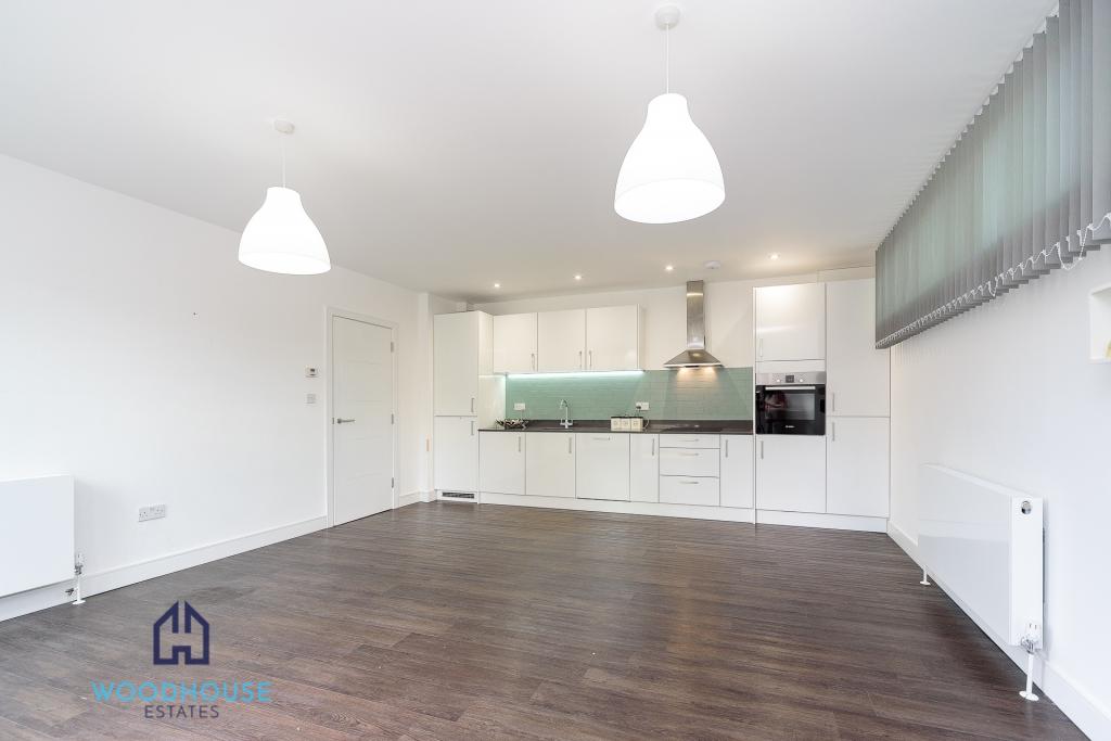 2 bed Ground Floor Flat for rent in London. From WOODHOUSE ESTATES AGENTS