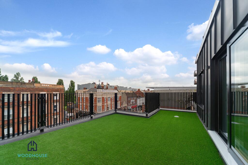 3 bed 1st Floor Flat for rent in Hampstead. From WOODHOUSE ESTATES AGENTS