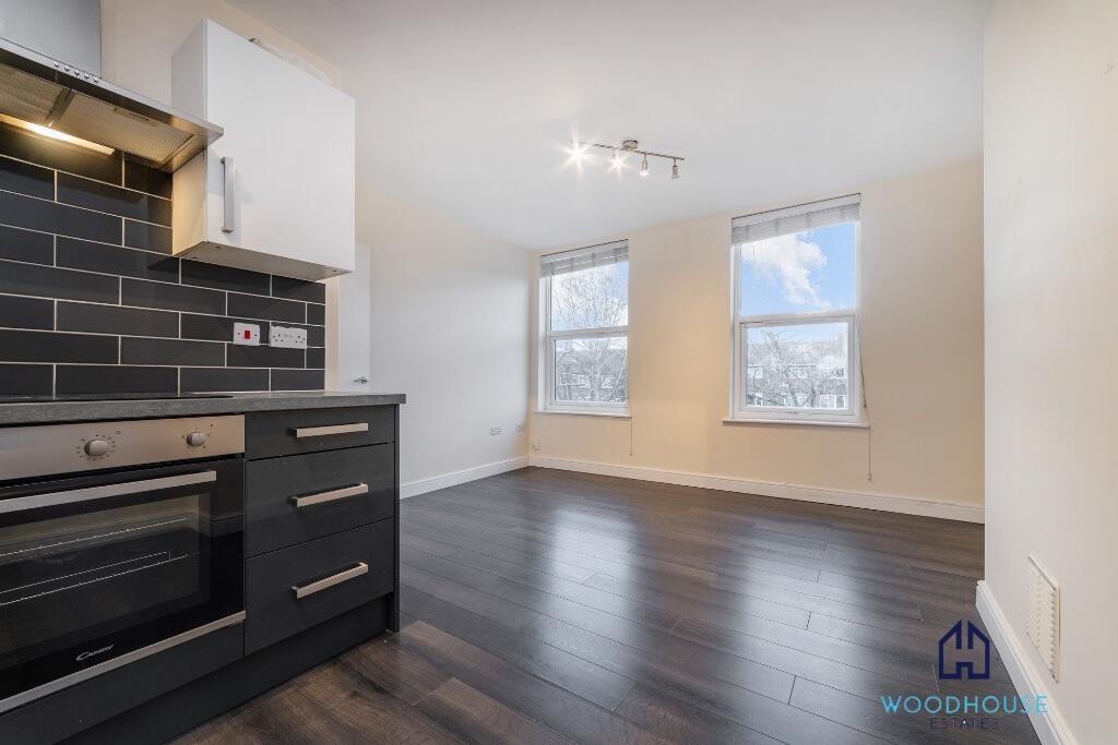 4 bed 1st Floor Flat for rent in Streatham. From WOODHOUSE ESTATES AGENTS