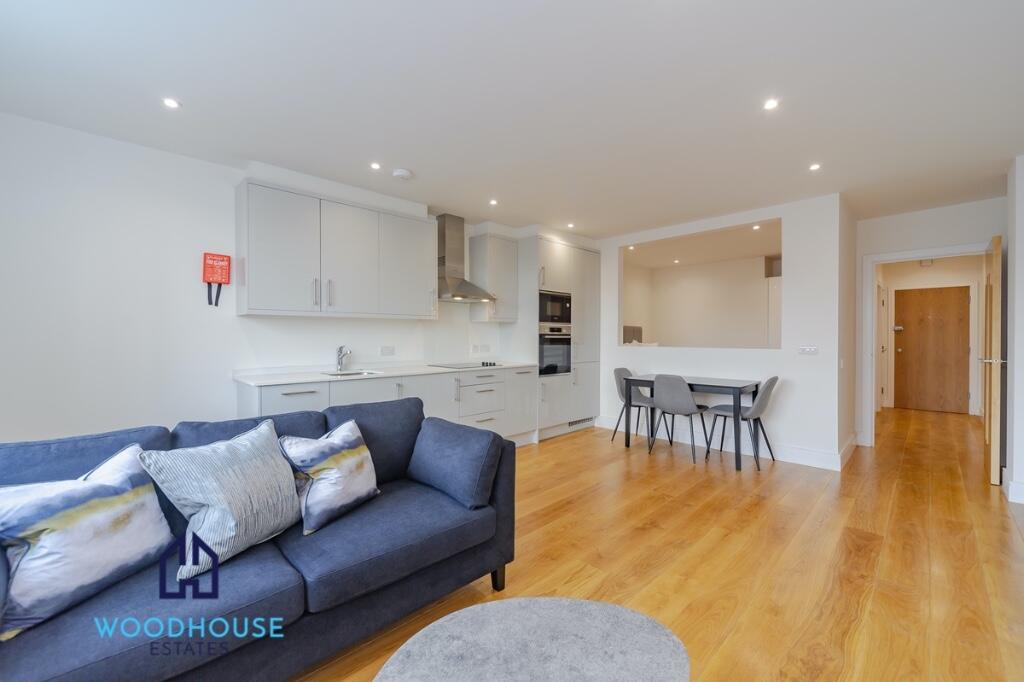 1 bed 1st Floor Flat for rent in Bushey. From WOODHOUSE ESTATES AGENTS