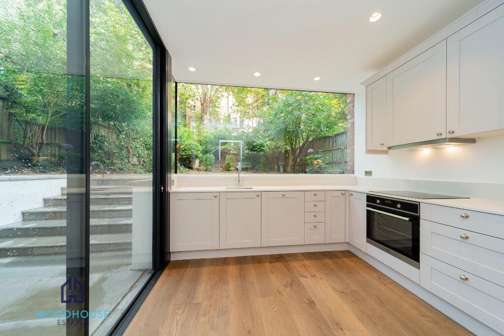 3 bed 1st Floor Flat for rent in Hampstead. From WOODHOUSE ESTATES AGENTS