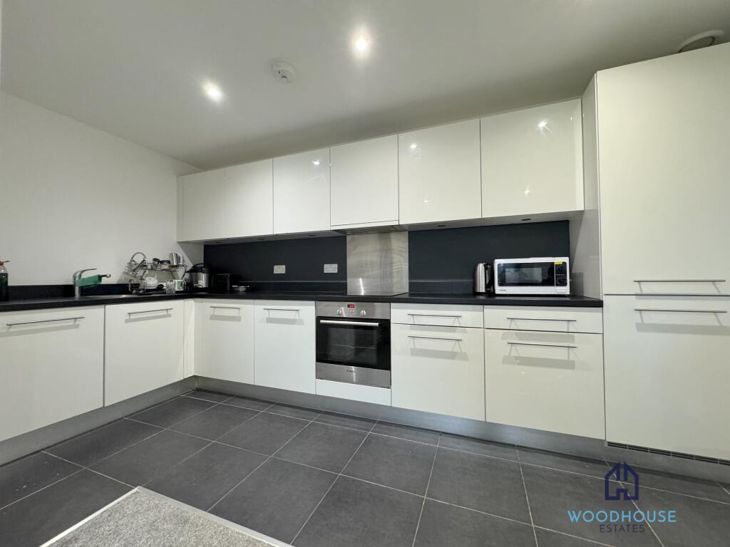 1 bed 1st Floor Flat for rent in Stanmore. From WOODHOUSE ESTATES AGENTS