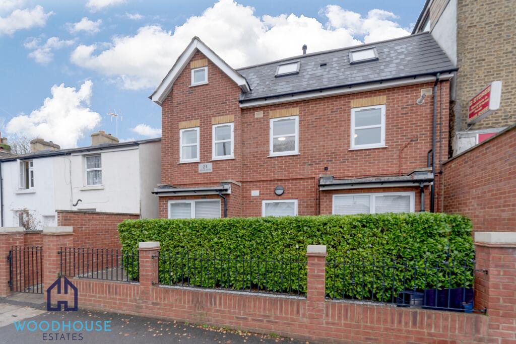 2 bed 1st Floor Flat for rent in Friern Barnet. From WOODHOUSE ESTATES AGENTS