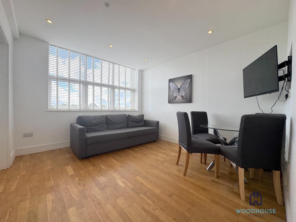 0 bed Studio for rent in Southgate. From WOODHOUSE ESTATES AGENTS