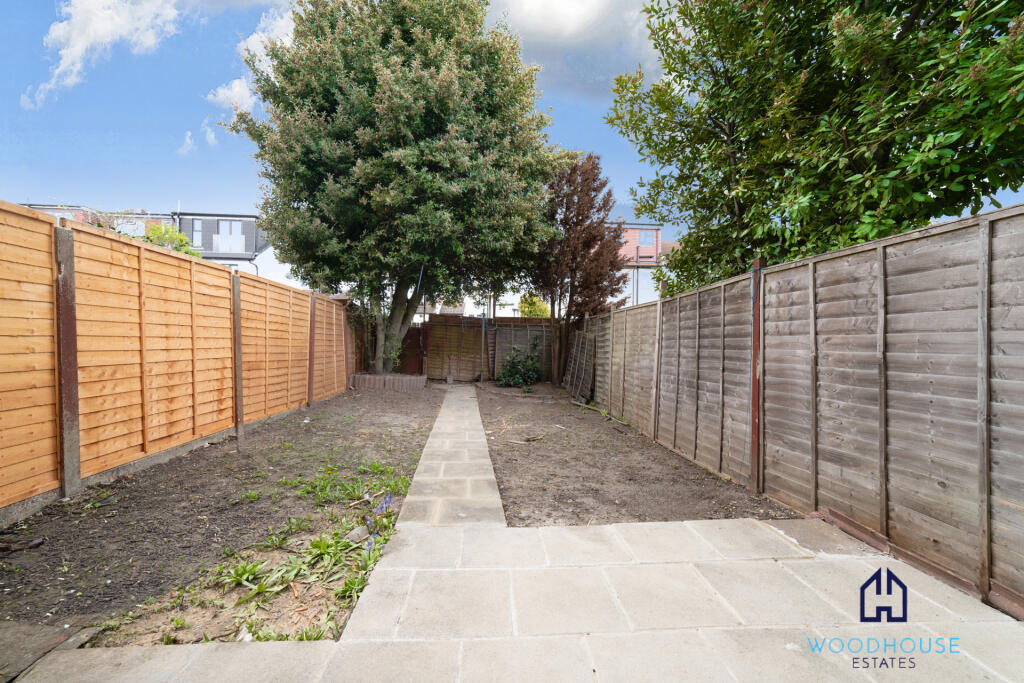 3 bed Mid Terraced House for rent in Friern Barnet. From WOODHOUSE ESTATES AGENTS