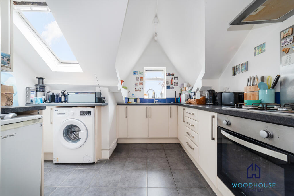 1 bed 1st Floor Flat for rent in Friern Barnet. From WOODHOUSE ESTATES AGENTS