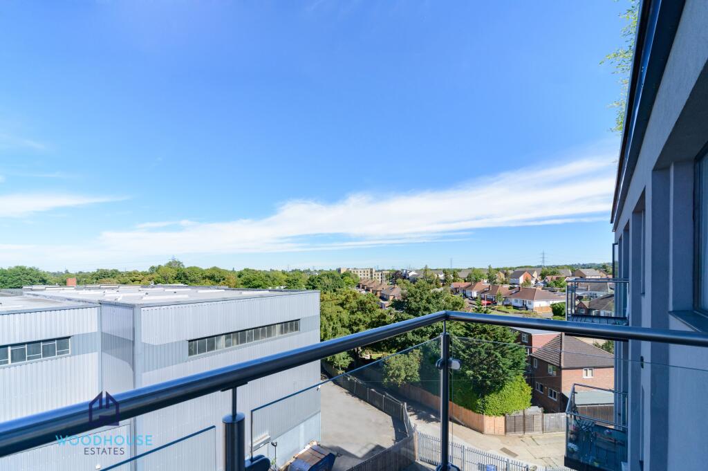 2 bed Apartment for rent in Bushey. From WOODHOUSE ESTATES AGENTS