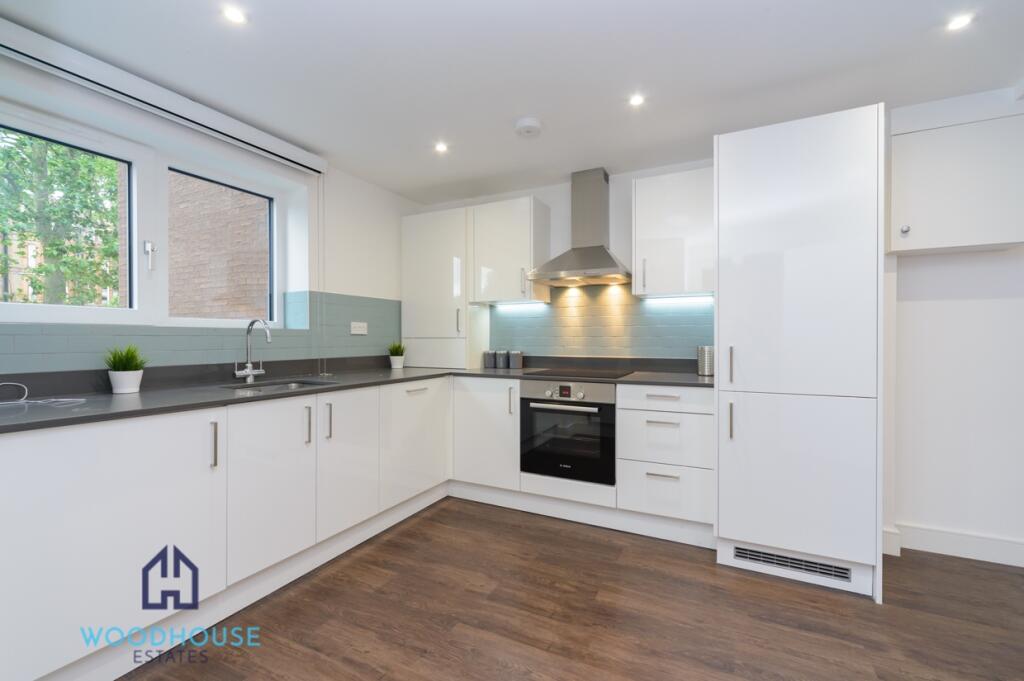 3 bed Apartment for rent in Camden Town. From WOODHOUSE ESTATES AGENTS