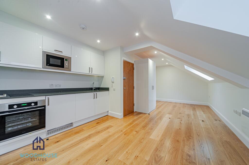 3 bed Studio for rent in Hampstead. From WOODHOUSE ESTATES AGENTS