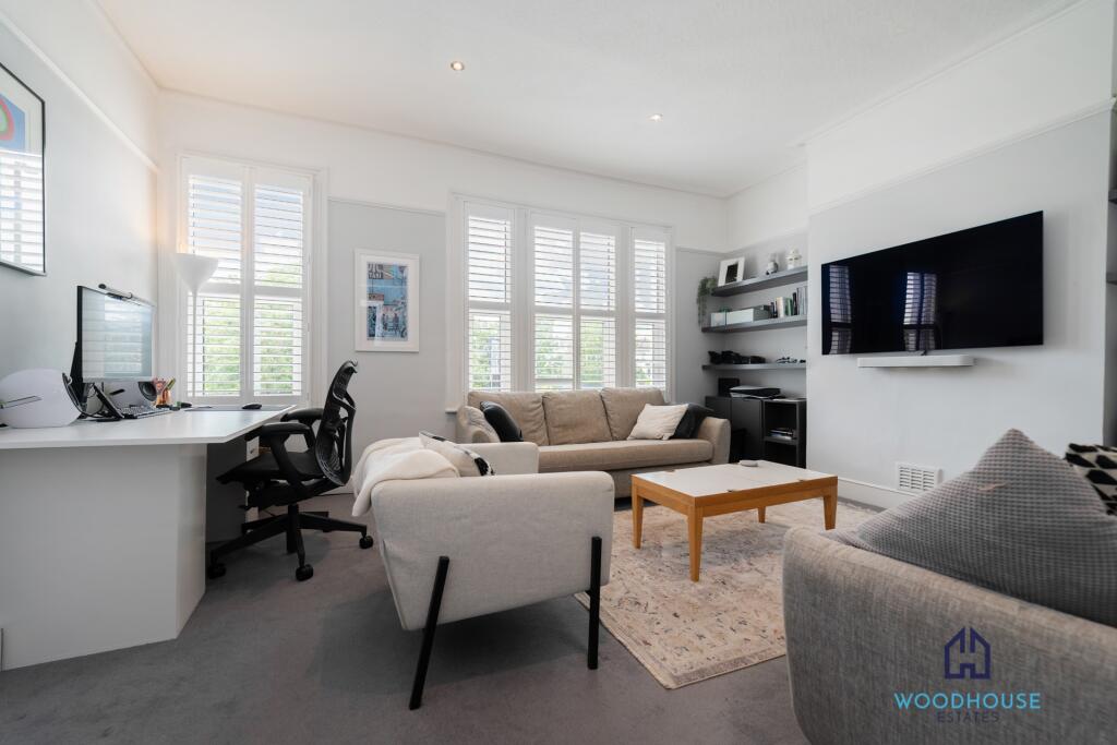 2 bed 1st Floor Flat for rent in Wood Green. From WOODHOUSE ESTATES AGENTS