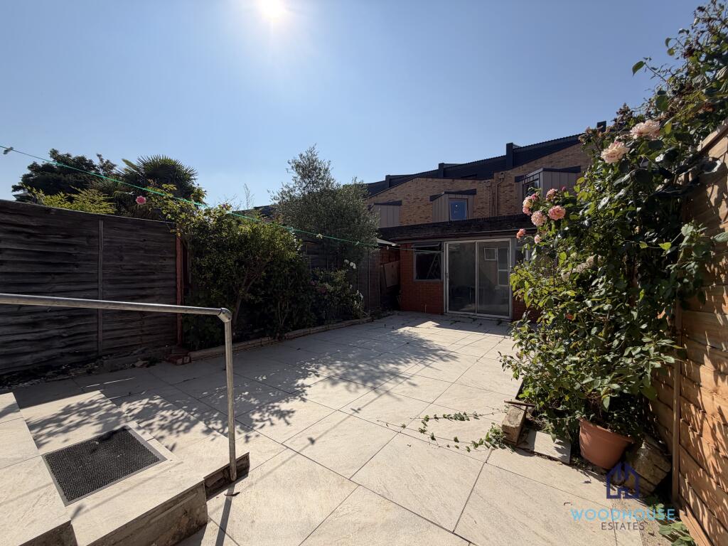 4 bed Mid Terraced House for rent in Friern Barnet. From WOODHOUSE ESTATES AGENTS 4 bed Mid Terraced House for rent in Friern Barnet. From WOODHOUSE ESTATES AGENTS
