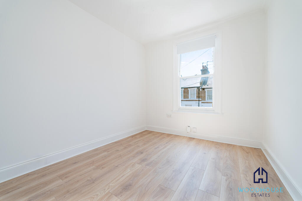 3 bed 1st Floor Flat for rent in Lewisham. From WOODHOUSE ESTATES AGENTS