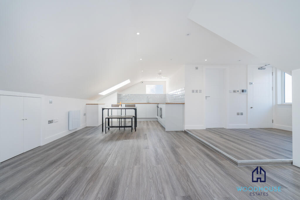 4 bed Studio for rent in Barnet. From WOODHOUSE ESTATES AGENTS