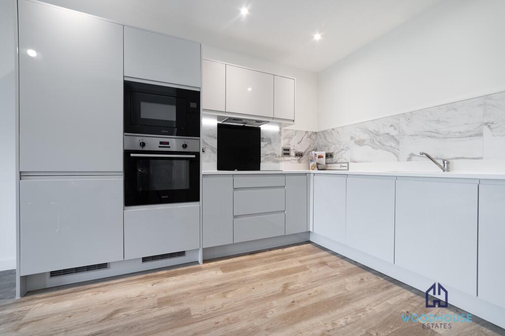 1 bed 1st Floor Flat for rent in Stanmore. From WOODHOUSE ESTATES AGENTS