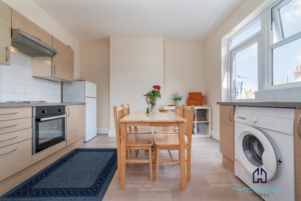 1 bed 1st Floor Flat for rent in Streatham. From WOODHOUSE ESTATES AGENTS