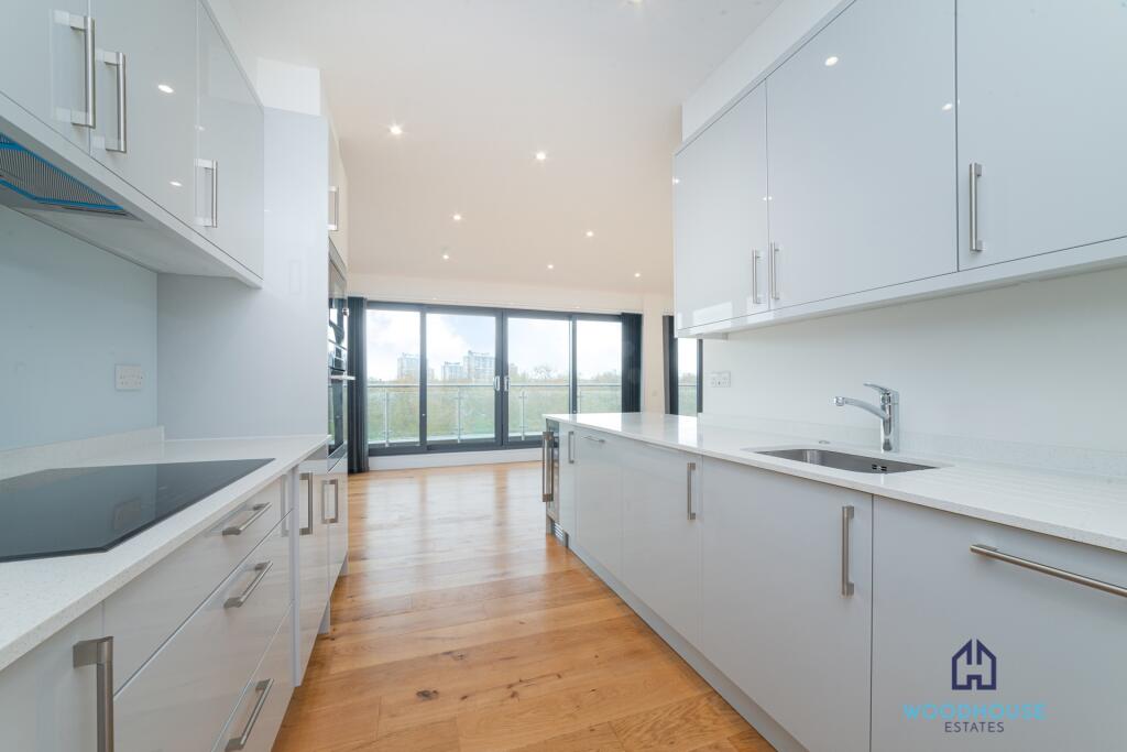 3 bed 1st Floor Flat for rent in Camberwell. From WOODHOUSE ESTATES AGENTS
