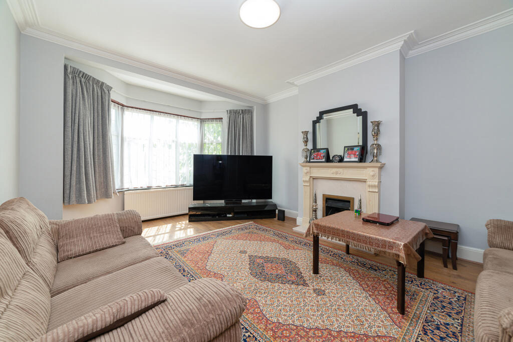 4 bed Detached for rent in Friern Barnet. From WOODHOUSE ESTATES AGENTS 4 bed Detached for rent in Friern Barnet. From WOODHOUSE ESTATES AGENTS