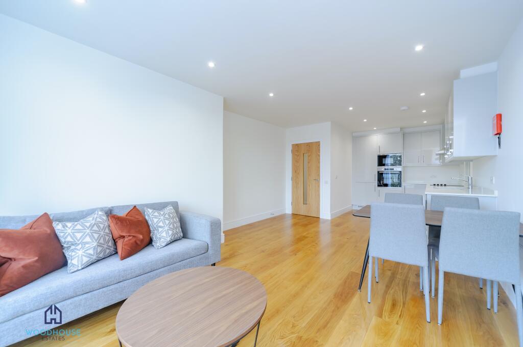 2 bed 1st Floor Flat for rent in Bushey. From WOODHOUSE ESTATES AGENTS