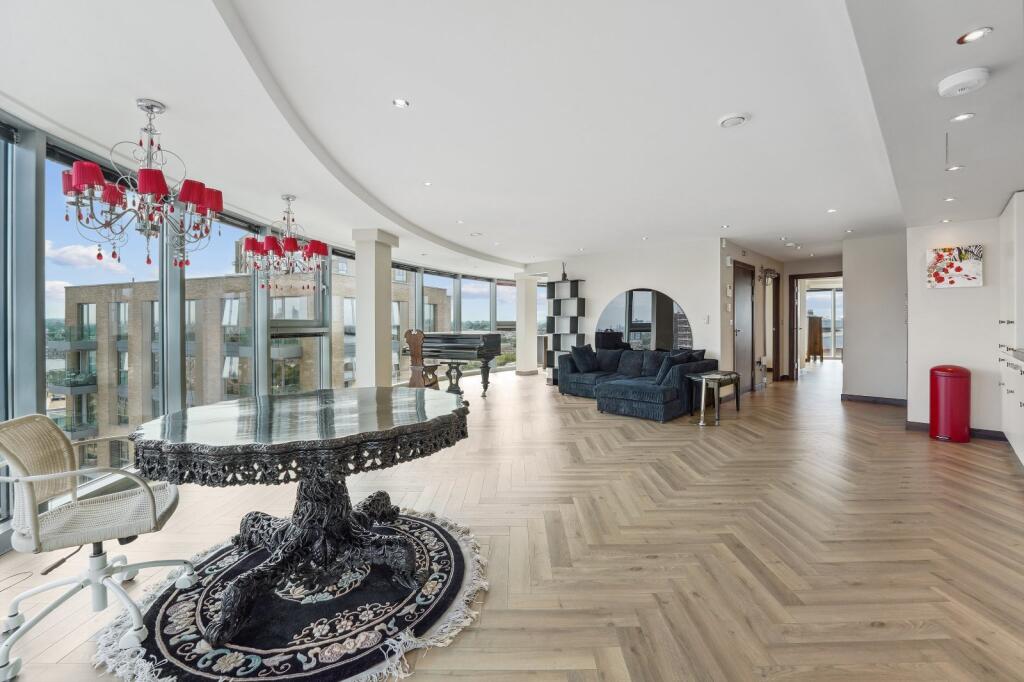 2 bed 1st Floor Flat for rent in London. From Kinleigh Folkard & Hayward - Lettings - Battersea Park Lettings