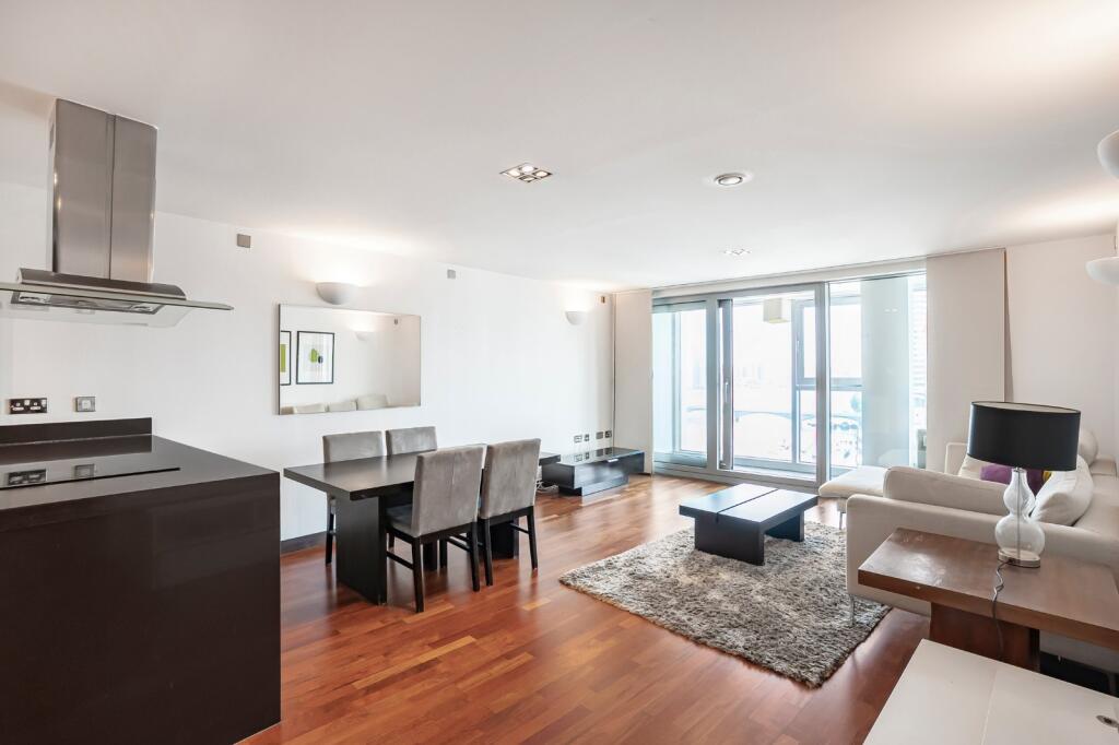 2 bed 1st Floor Flat for rent in London. From Kinleigh Folkard & Hayward - Lettings - Battersea Park Lettings