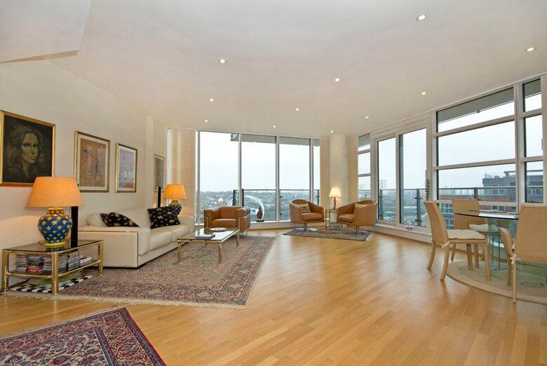 3 bed 1st Floor Flat for rent in London. From Kinleigh Folkard & Hayward - Lettings - Battersea Park Lettings