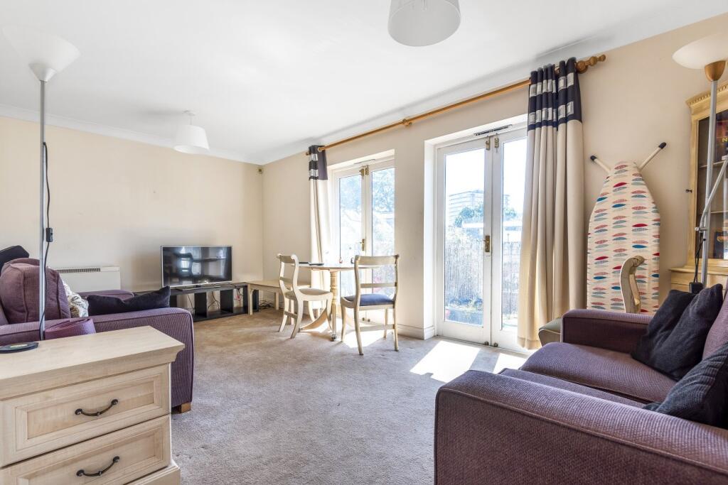 2 bed 1st Floor Flat for rent in London. From Kinleigh Folkard & Hayward - Lettings - Battersea Park Lettings