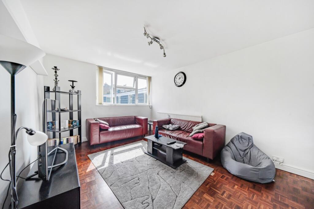 3 bed 1st Floor Flat for rent in Battersea. From Kinleigh Folkard & Hayward - Lettings - Battersea Park Lettings