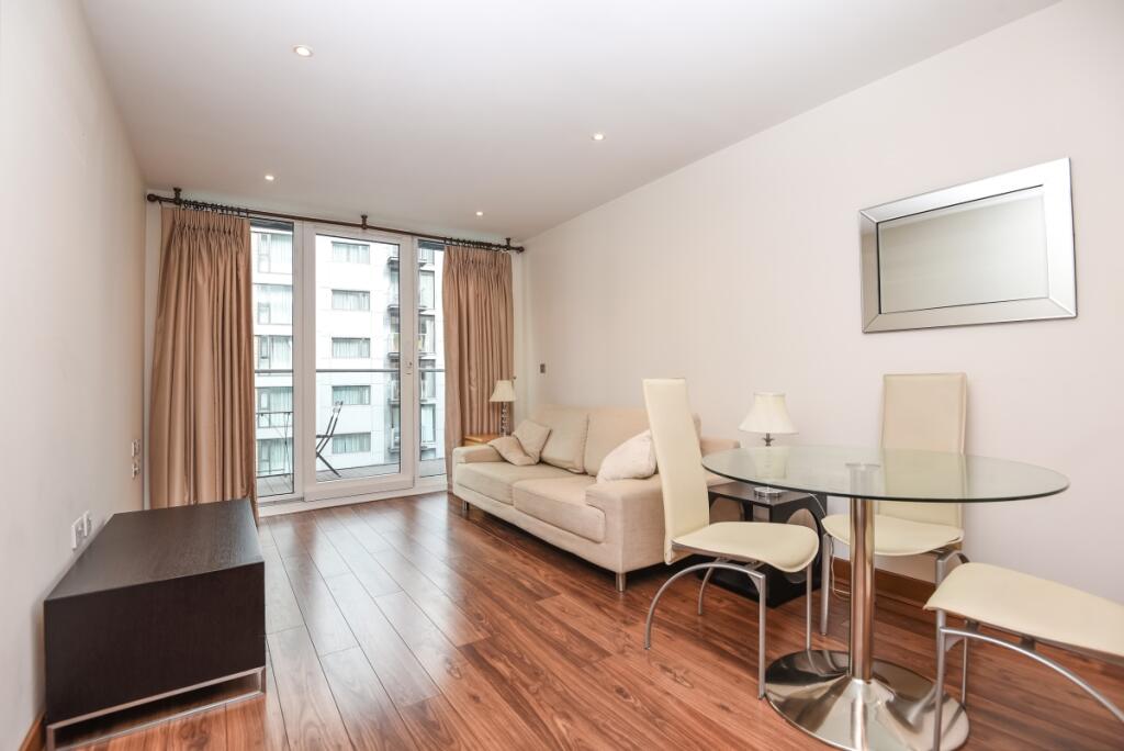 1 bed 1st Floor Flat for rent in London. From Kinleigh Folkard & Hayward - Lettings - Battersea Park Lettings