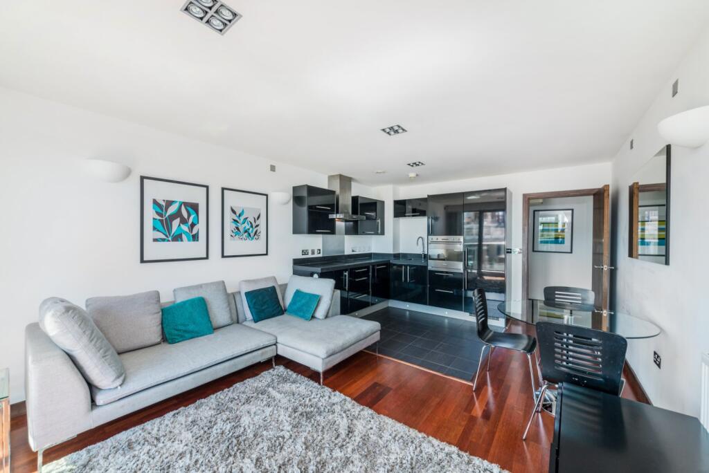 2 bed 1st Floor Flat for rent in London. From Kinleigh Folkard & Hayward - Lettings - Battersea Park Lettings