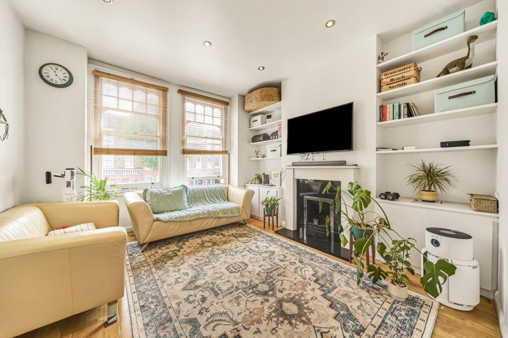 2 bed 1st Floor Flat for rent in Clapham. From Kinleigh Folkard & Hayward - Lettings - Battersea Park Lettings