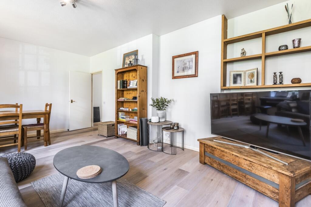 2 bed 1st Floor Flat for rent in Battersea. From Kinleigh Folkard & Hayward - Lettings - Battersea Park Lettings