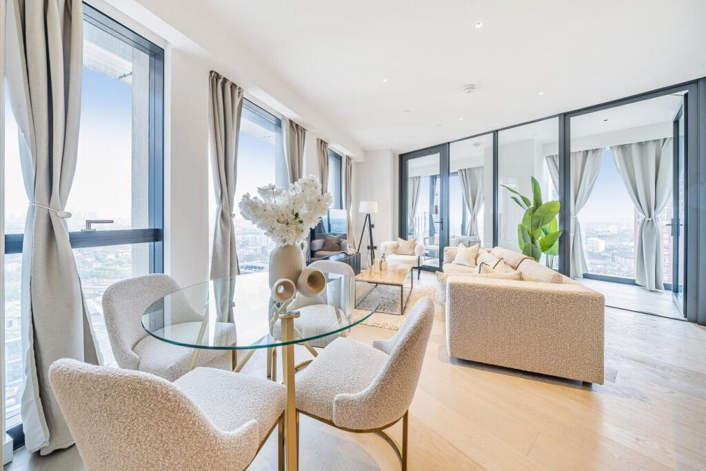 2 bed 1st Floor Flat for rent in Clapham. From Kinleigh Folkard & Hayward - Lettings - Battersea Park Lettings