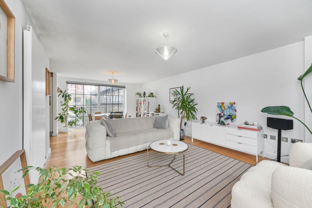 1 bed 1st Floor Flat for rent in Battersea. From Kinleigh Folkard & Hayward - Lettings - Battersea Park Lettings