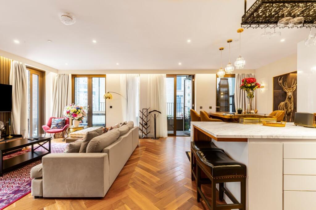 3 bed 1st Floor Flat for rent in Battersea. From Kinleigh Folkard & Hayward - Lettings - Battersea Park Lettings