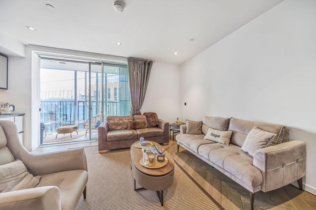 2 bed 1st Floor Flat for rent in London. From Kinleigh Folkard & Hayward - Lettings - Battersea Park Lettings
