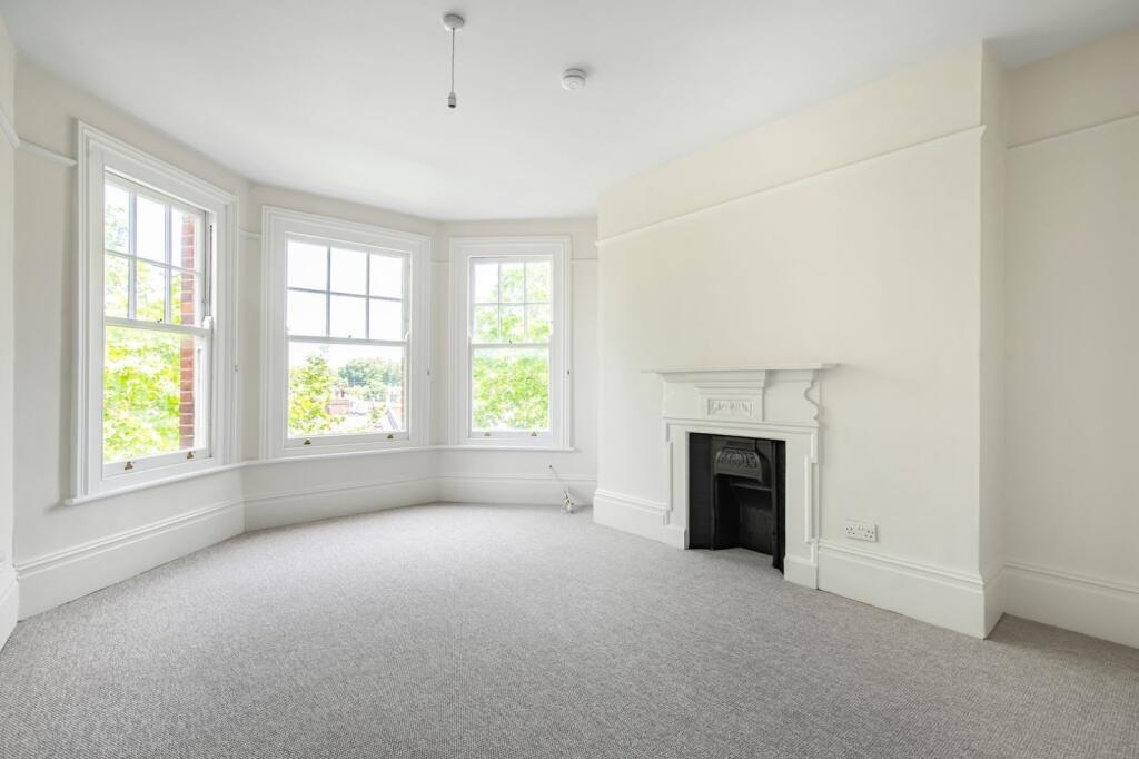 2 bed 1st Floor Flat for rent in London. From Kinleigh Folkard & Hayward - Lettings - Battersea Park Lettings