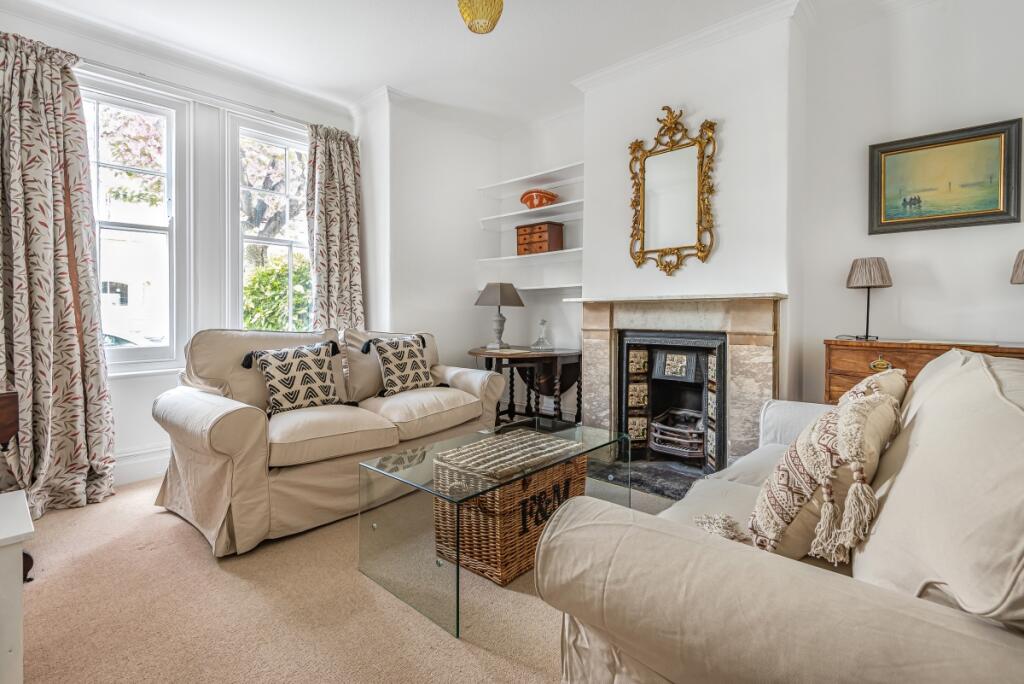 2 bed 1st Floor Flat for rent in Clapham. From Kinleigh Folkard & Hayward - Lettings - Battersea Park Lettings