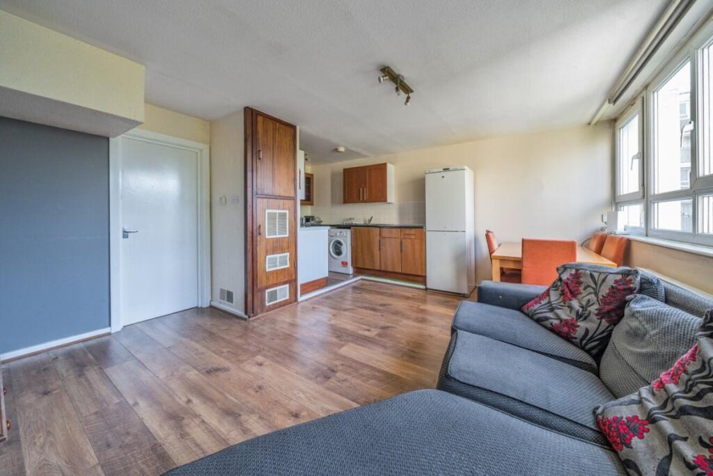 4 bed 1st Floor Flat for rent in London. From Kinleigh Folkard & Hayward - Lettings - Battersea Park Lettings