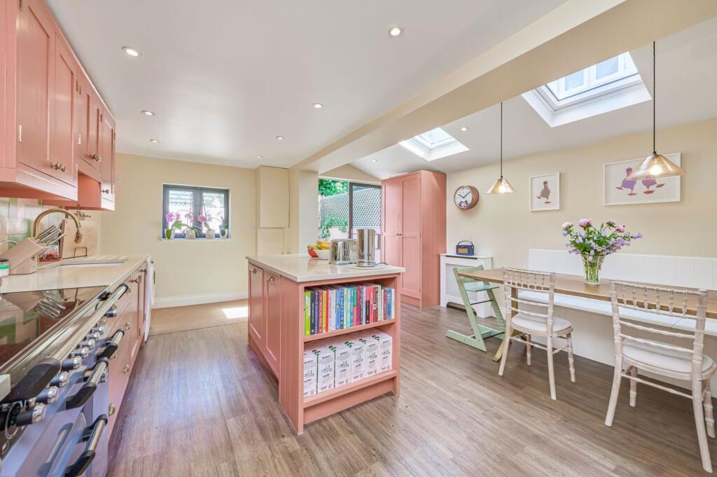 4 bed Mid Terraced House for rent in London. From Kinleigh Folkard & Hayward - Lettings - Battersea Park Lettings