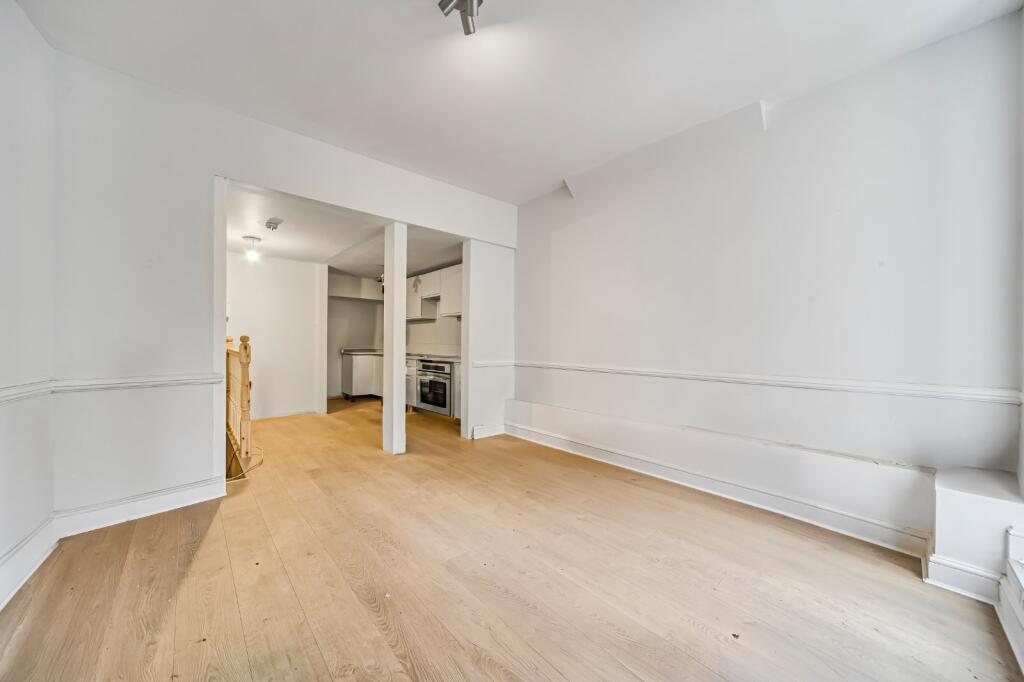1 bed 1st Floor Flat for rent in Clapham. From Kinleigh Folkard & Hayward - Lettings - Battersea Park Lettings 1 bed 1st Floor Flat for rent in Clapham. From Kinleigh Folkard & Hayward - Lettings - Battersea Park Lettings