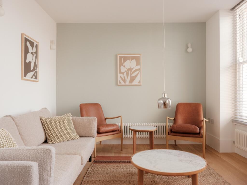 3 bed 1st Floor Flat for rent in London. From Kinleigh Folkard & Hayward - Lettings - Battersea Park Lettings
