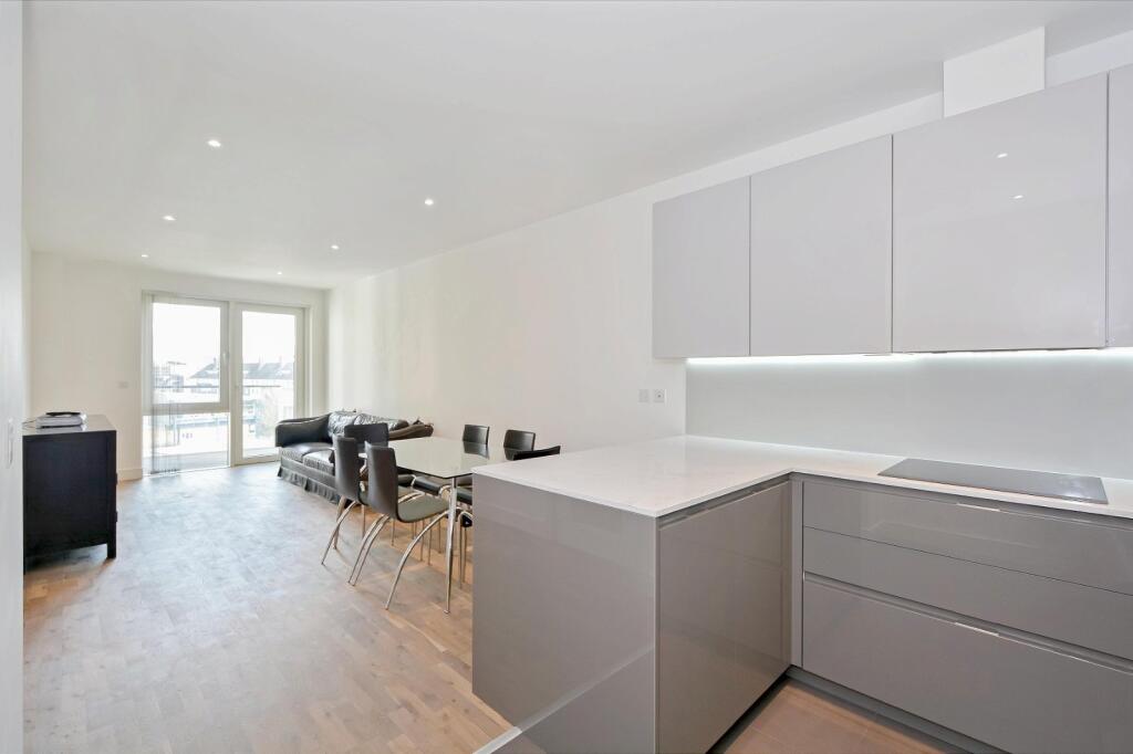 2 bed 1st Floor Flat for rent in Wandsworth. From Kinleigh Folkard & Hayward - Lettings - Battersea Park Lettings