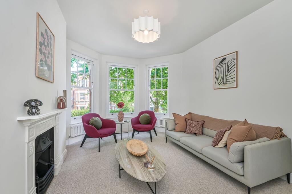 2 bed 1st Floor Flat for rent in Battersea. From Kinleigh Folkard & Hayward - Lettings - Battersea Park Lettings